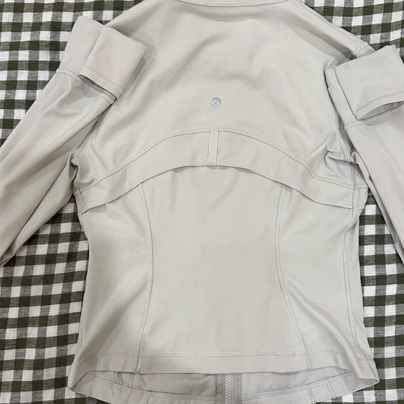 Lululemon Nuly Define Cropped Jacket (Size 6) - Picture 2 of 3
